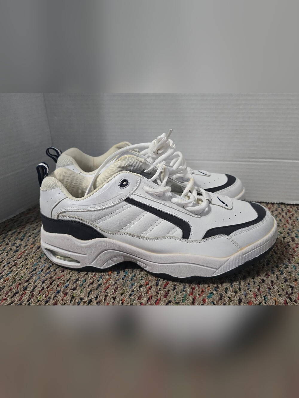 L.A. Gear Inc. Men's 10.5 White Navy Blue Athletic Shoes 2008 Lace Up #LI-038B